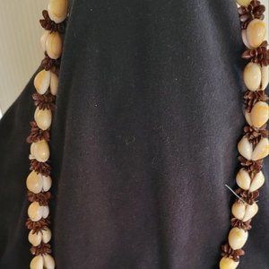 SMALL SEA SHELL NECKLACE
